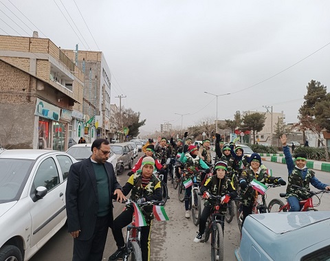 برگزاری کارناوال دوچرخه سواری انقلاب و گلباران تمثال حضرت امام (ره)